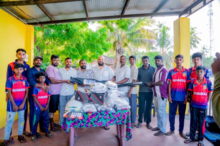 மட்டக்களப்பு கொம்மாதுரை சுடர் ஒளி கழகத்திற்கு இலங்கை கிரிக்கெட் சபை உபகரணங்கள் வழங்கி வைப்பு