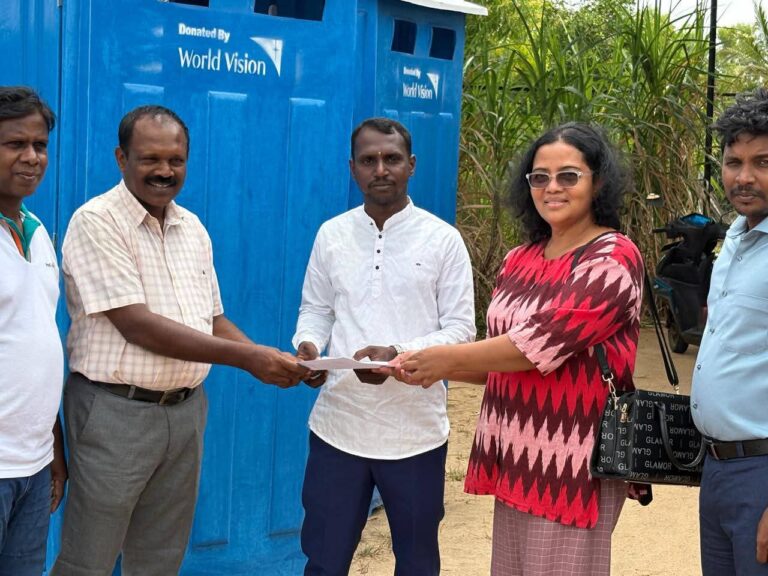 தற்காலிக மலசல கூட தொகுதிகள் கோறளைபற்று வாழைச்சேனை  பிரதேச சபையிடம் கையளிப்பு!