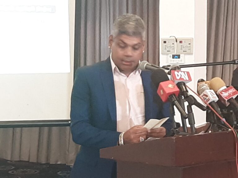 இறக்கும்போது  ஒரு அர்த்தமுள்ள மனிதனாக வாழ்ந்து செல்வோம். தொழில் அதிபர் மற்றும் சமூக சேவையாளருமான சீவரெட்ணம் முறேஷ்