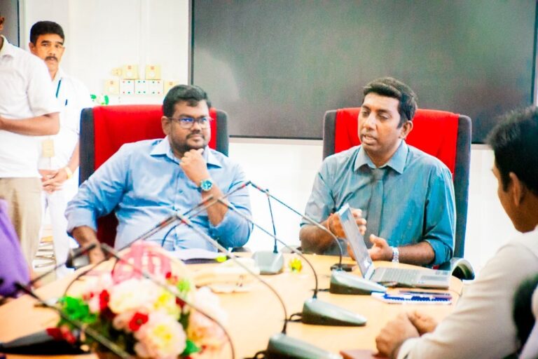 பாராளுமன்ற உறுப்பினர் கந்தசாமி பிரபு மட்டக்களப்பு வைத்தியசாலை நிர்வாகத்தினருடன் விசேட கலந்துரையாடலில் ஈடுபட்டுள்ளார்.