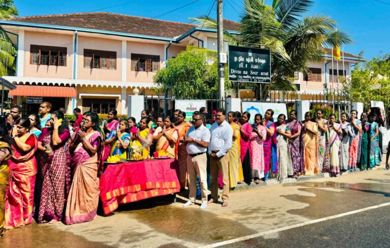 கல்முனை மாநகரில் பக்தி பூர்வமாக இடம்பெற்ற முருகனின் சித்திரத்தேர் பவனி