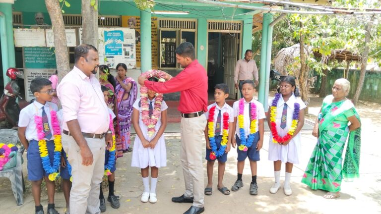 நாமகள் புலமைப்பரிசில் சாதனையாளர்க்கு உபதவிசாளரின் கௌரவம்