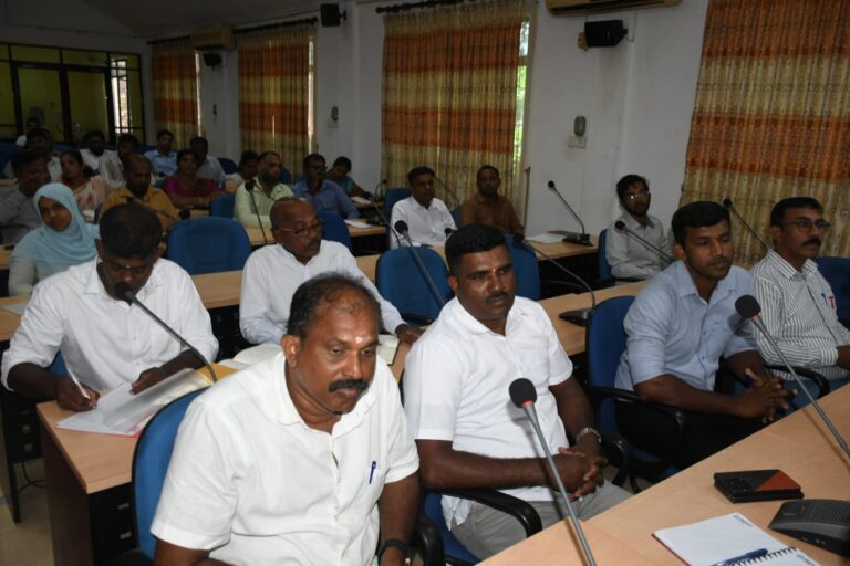 மட்டக்களப்பு மாவட்டத்தில் எல் நினோ தாக்கத்தால் சுமார் 9,000 குடும்பங்களுக்கு பவுசர்கள் மூலம் குடிநீர்
