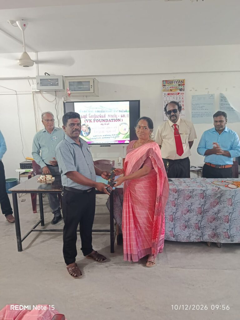 பெரிய நீலாவணை விஷ்ணுவில் உதவும் பொற்கரங்களின் ஆசிரியர் தின நிகழ்வு!