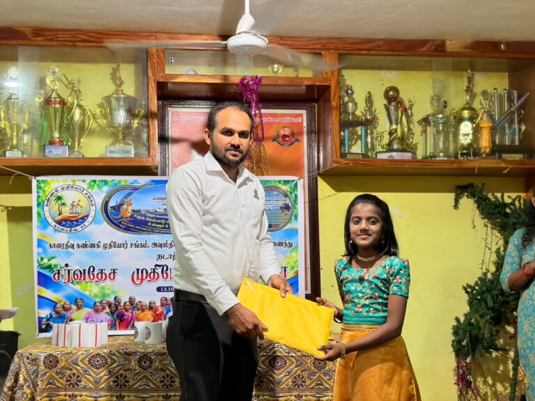 காரைதீவின் புலமைப்பரிசில் முதல் சாதனை மாணவி மோகாத்மிகா கௌரவிப்பு